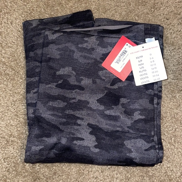 NWT Spanx Look At Me Now Seamless Leggings Heather Camo 1X - Picture 6 of 7